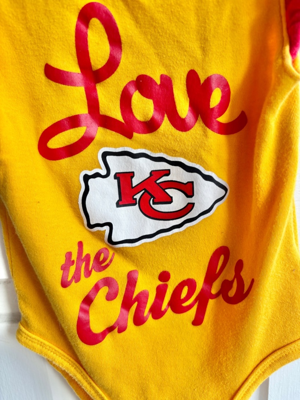 NFL Kansas City Chiefs Baby Girl Bodysuit 6-9M Flutter Sleeve “Love The Chiefs” - Picture 3 of 5